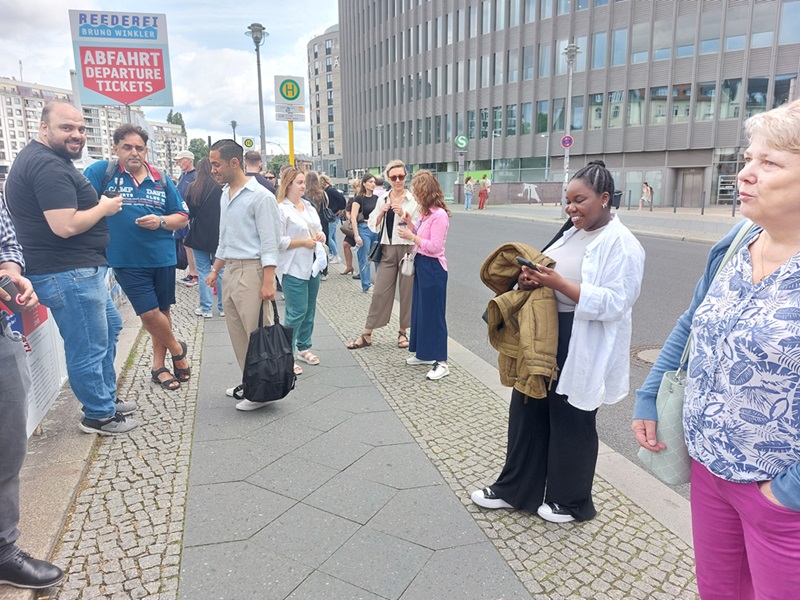 Schippern über die Spree beim Betriebsausflug-2